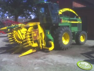 John Deere 6610