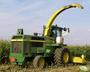 John Deere 6750