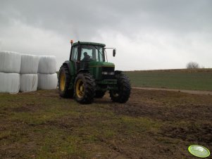 John Deere 6800