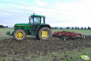 John Deere 6810 + brona talerzowa