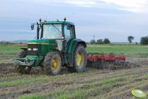 John Deere 6810 + brona talerzowa