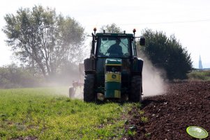 John Deere 6810 + pług