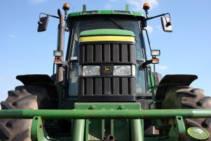 John Deere 6810