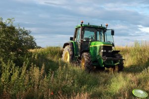 John Deere 6810