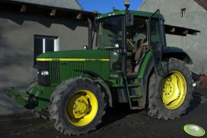 John Deere 6810