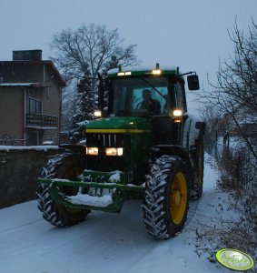 John Deere 6810