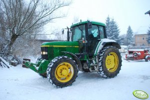 John Deere 6810