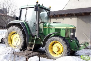 John Deere 6810