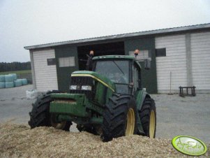 John Deere 6810