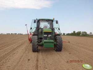 John Deere 6810