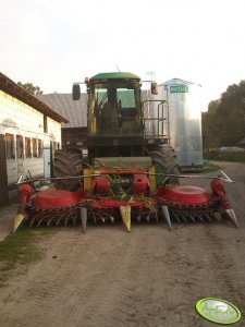 John Deere 6810