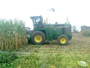 John Deere 6810