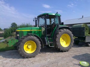 John Deere 6810