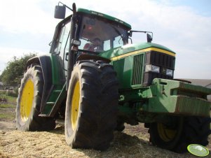 John Deere 6810 