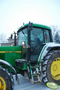 John Deere 6810