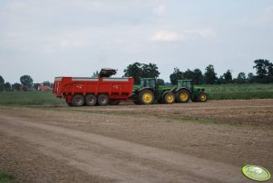 John Deere 6820 + zbieracz do cebuli & John Deere 7810 +