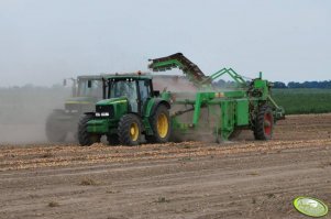 John Deere 6820 + zbieracz do cebuli & John Deere 7810 +