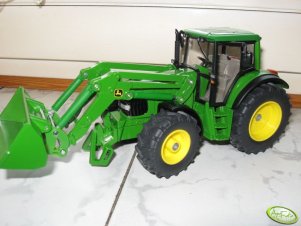 John Deere 6820