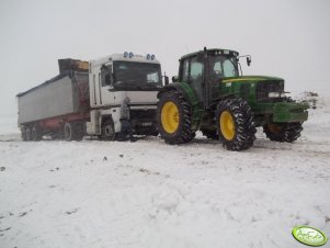 John Deere 6820