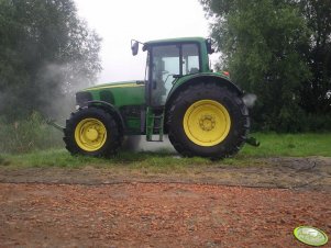 John Deere 6820