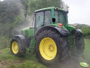 John Deere 6820