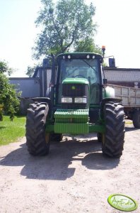 John Deere 6820