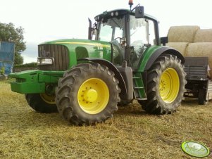 John Deere 6820