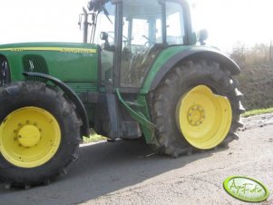 John Deere 6820