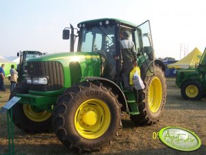 John Deere 6820