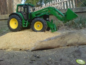 John Deere 6820