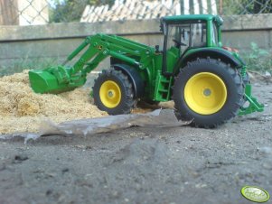 John Deere 6820