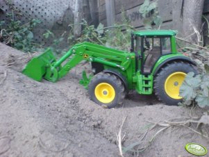 John Deere 6820