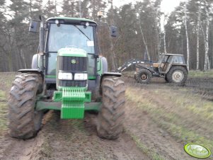 John Deere 6830