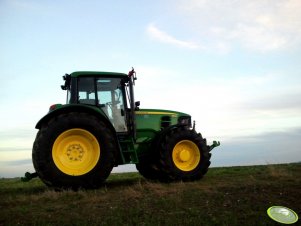 John Deere 6830