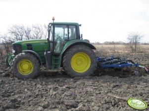 John Deere 6830