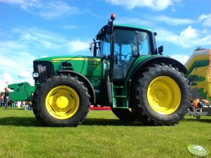 John Deere 6830