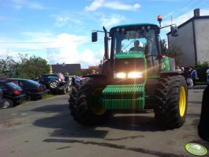 John Deere 6830