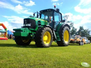 John Deere 6830