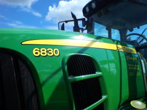 John Deere 6830