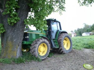 John Deere 6900