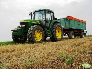 John Deere 6910