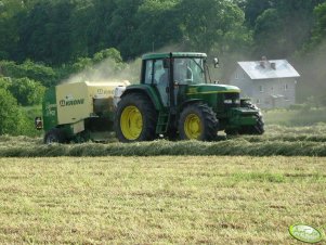 John Deere 6910