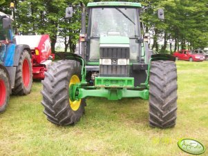 John Deere 6910