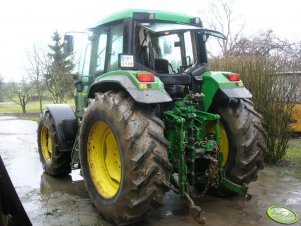 John Deere 6910