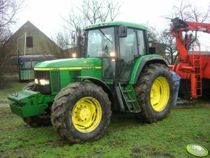 John Deere 6910 