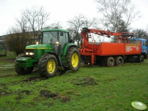 John Deere 6910