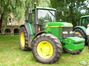 John Deere 6910