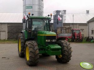 John Deere 6910s