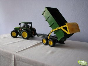 John Deere 6920 z przyczepą