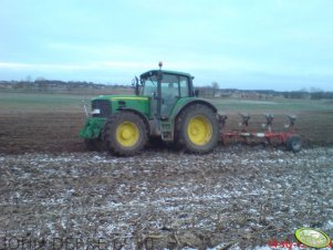 John Deere 6930 TLS & pług